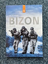 NIEDERLANDE/HOLLAND BUCH BIZON,(25 Jaar 43 gemechaniseerdee Brigade 1998-2023) -