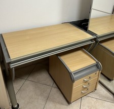 schreibtisch