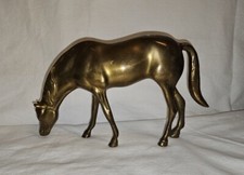 Messing Pferd eines grassendes