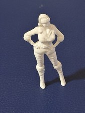 Deko Slotcar Figur Frau im  Weihnachtskostüm FFIW unbemalt für Carrera 132 Uni