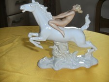 Porzellan-Figur Amazone auf