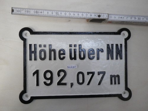 Schild höhenmarke hoehenmarke - schild,