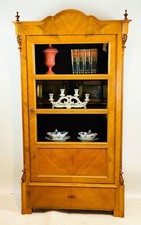 Louis Philippe Vitrine