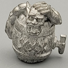 Tabletop Zinn Figur: Eine Art Snotling/Goblin/Gretchin/Kobold/Ork im FASS