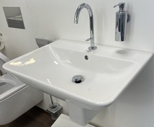 Duravit ME by Starck Waschtisch 65cm weiß m. Halbsäule und Axor One Armatur