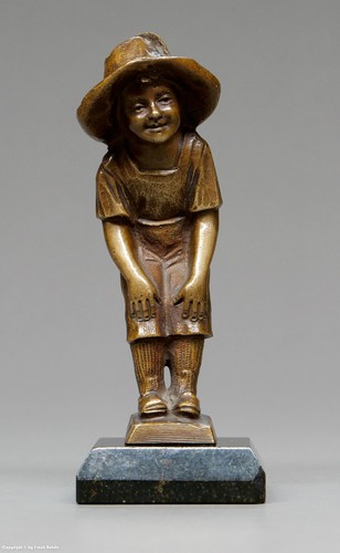 Kleine bronze junge mit hut - junge,