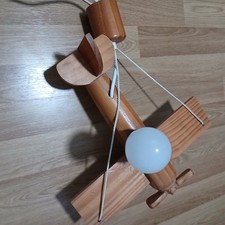 Flugzeuglampe aus holz für