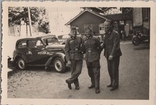 Wehrmacht Soldaten neben Ford Eifel Auto KFZ - WK2 Foto 9x6cm