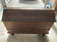 Antike Runddeckel-Truhe aus Eiche mit Innen-Seitenfach