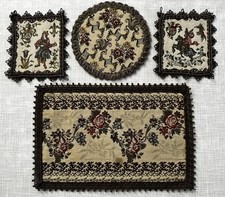4 alte Brokatdeckchen, Motiv Ritter, Minnesänger, floral, aus Patrizierhaushalt