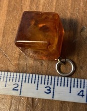 Bernstein Anhänger Würfel