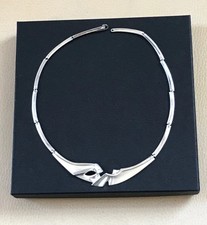 Schönes elegantes Collier
