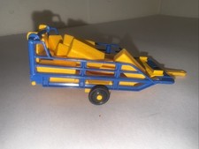 Britains Farm Modell Ballenschlittenwagen 1978 Traktor Anhänger & 8 Heuballen sehr guter Zustand 1:32