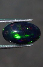 Schwarzer Opal Stein 1,55 Kt