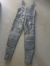 Coole Motorrad Latzhose Lederhose 50 AKITO Premium HD Chopper