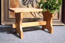 Schöner antiker Fußhocker /