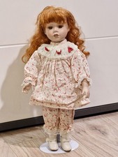 Süße Porzellanpuppe 