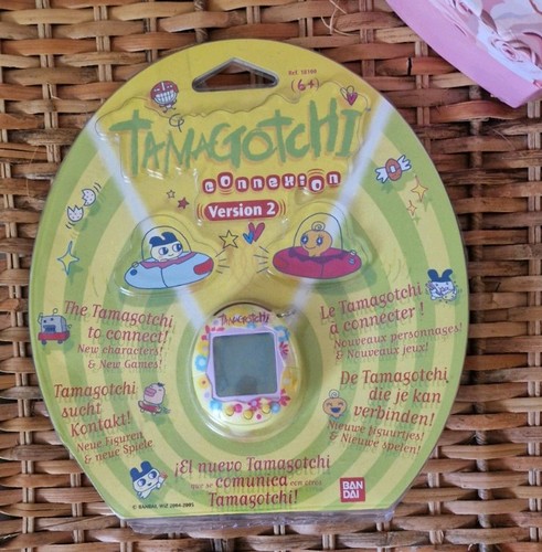 Bandai tamagotchi ver - bandai, yellow