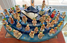 Original Erzgebirge ; ca 30 Engel auf 4-stufiger Treppe  mit Kerzenhaltern