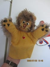 Handpuppe Berg Löwe mit Herz Austria