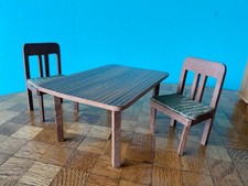 Alter Tisch Stuhl  Puppenstube