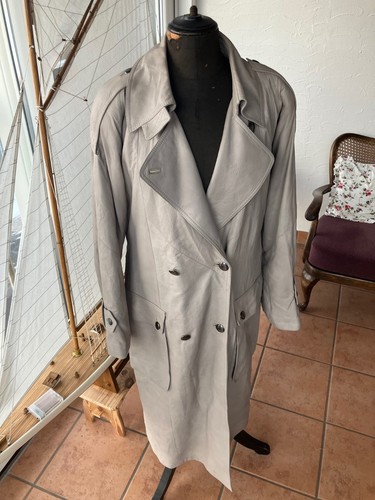 Ledermantel signé incognito