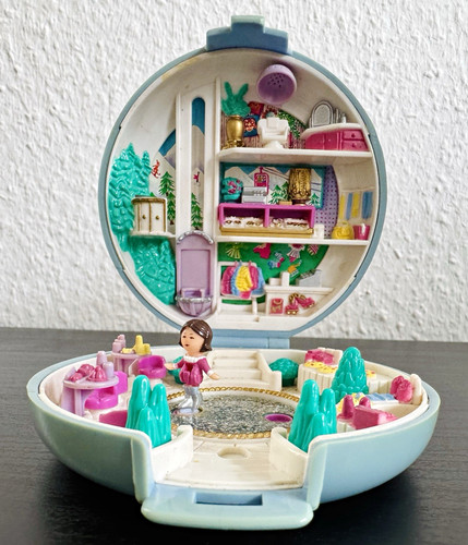 Polly pocket skating - pocket,