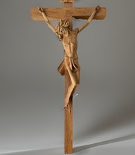 Großes geschnitztes