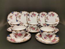 Ainsley Wilton. Tassen