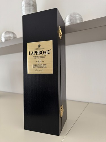 Laphroaig cask strength - 25,