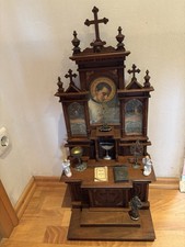 Gründerzeit -Puppen -Haus -Altar. Um 1880, massiv geschnitzt Monstranz, Engel