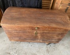 Truhe von 1730 Runddeckel Eisenbeschläge antik Eiche Holztruhe alt massiv Kiste