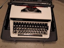 Schreibmaschine mechanisch Triumpf Gabriele 12 im Koffer guter Zustand