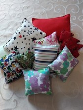 KONVOLUT 10 KLEINE KISSEN PUPPENSTUBE SPIELEN KUSCHELN DEKO  BAUMWOLLE