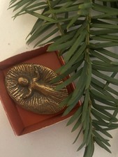 Bronze-Skulptur -Kind in der