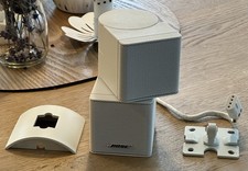 Bose Jewel Cube in weiß mit Halterung und Stecker