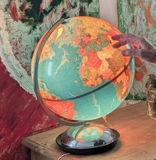 Globus, groß beleuchtet, von 1968.