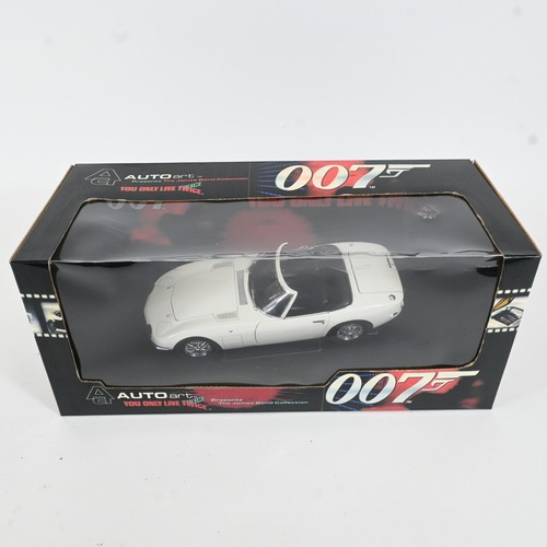 Autoart toyota 2000gt - 1/18,
