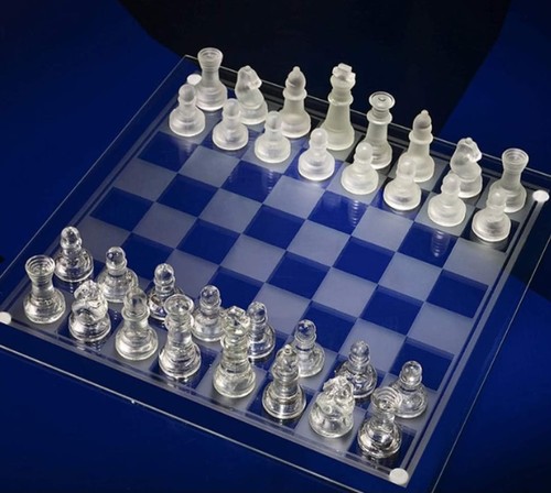 Schachfiguren aus glas - schachfiguren,