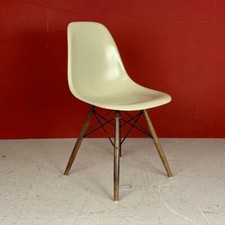 Eames Dsw Stuhl Herman Miller Walnuss Dübel Basis 50s 60s Pergament (Off Weiß)