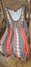 Fröhlich buntes Kleid