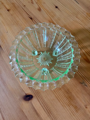 Zwei uranglas schalen von - zwei, ca