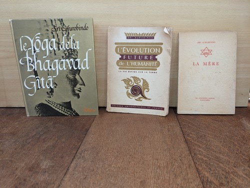 Altes buch sri - sri,