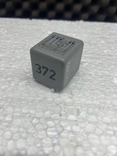 Kraftstoffpumpenrelais Audi A6 4B VW Passat 3B 3BG 4D0951253 Relais 372 Benzin