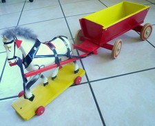 Sehr schönes Holzspielzeug,  Pferd mit Kastenwagen,  Gespann, top Zustand