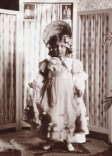 27/1050 FOTO JUNGE DAME