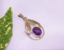 SCHMUCKANHÄNGER MIT LILA