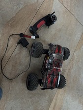 Ferngesteuerter Geländewagen