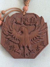 Yata-garasu Kumano Kodo Schlüsselanhänger Japan Holz Omamori Amulett　