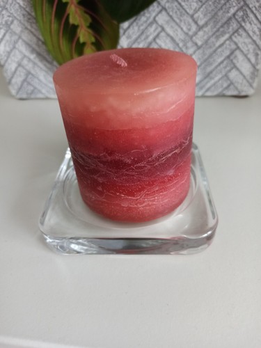 Eine neue kerze mit glasboden - kerze,
